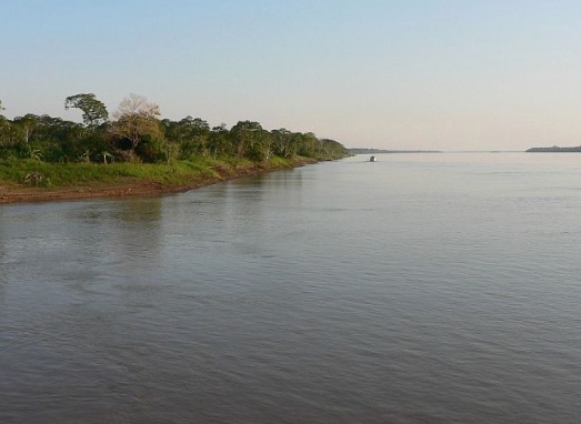 Após tentar matar homem a terçadada, jovem pula em rio para escapar da polícia no Amazonas