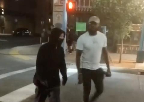 Jon Jones confronta vândalos infiltrados em protesto: ‘me dê a lata de spray'