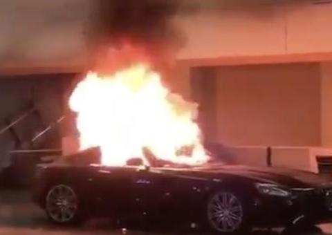 Vídeo: Carros da Mercedes Benz são incendiados por vândalos em protesto nos EUA