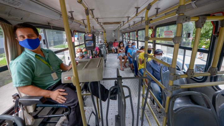 Sinetram diz que vai aumentar frota de ônibus em Manaus, mas vê risco de contaminação 