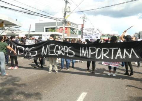 Protesto pró-democracia e antirracismo tem início em Manaus; Veja fotos e vídeos