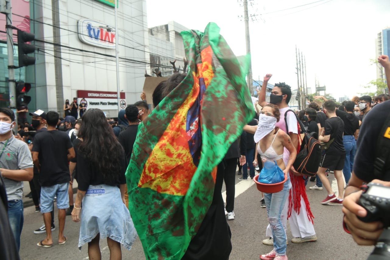 Confira imagens da manifestação pró-democracia em Manaus