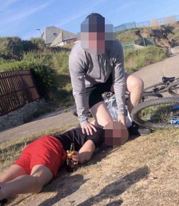 Jovens são presos após zombarem da morte de George Floyd em rede social 