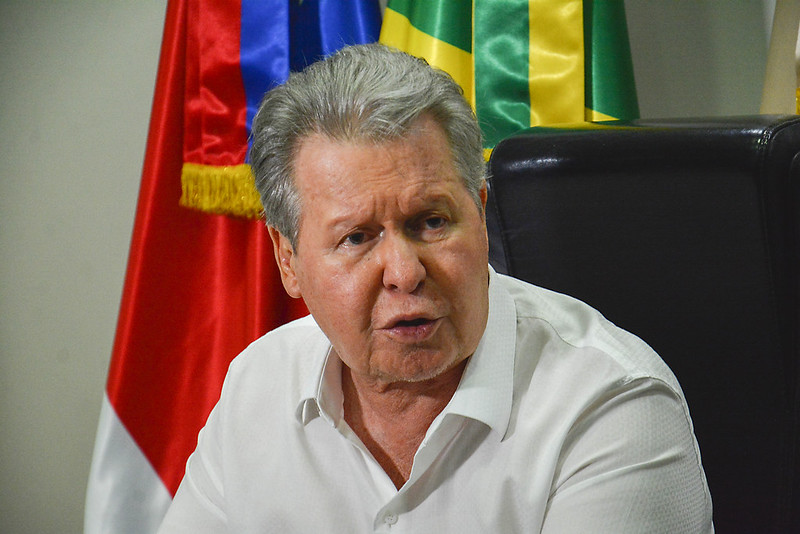 Após ser xingado, prefeito de Manaus espera que Bolsonaro ‘responda judicialmente pelos seus atos’ 