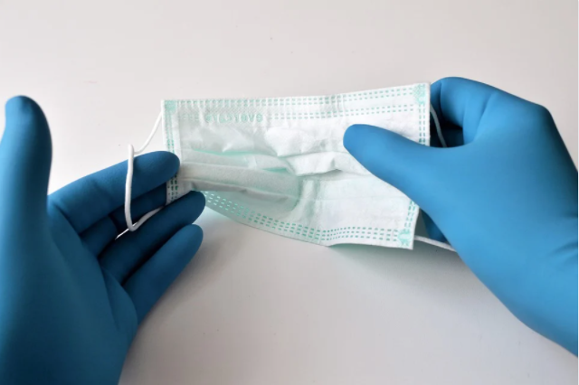 Mulher volta a testar positivo para Covid-19 e hipótese de reinfecção é levantada