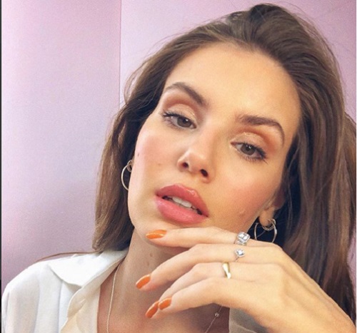 Camila Queiroz acaba com mistério ao falar sobre 'Verdades Secretas 2'