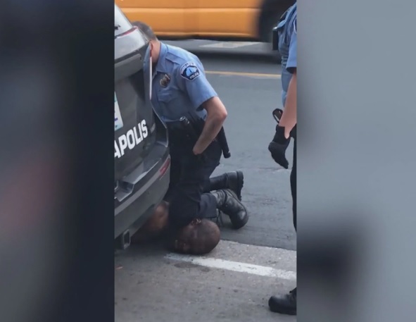 Juiz estipula fiança para policiais envolvidos na morte de George Floyd; Saiba o valor 