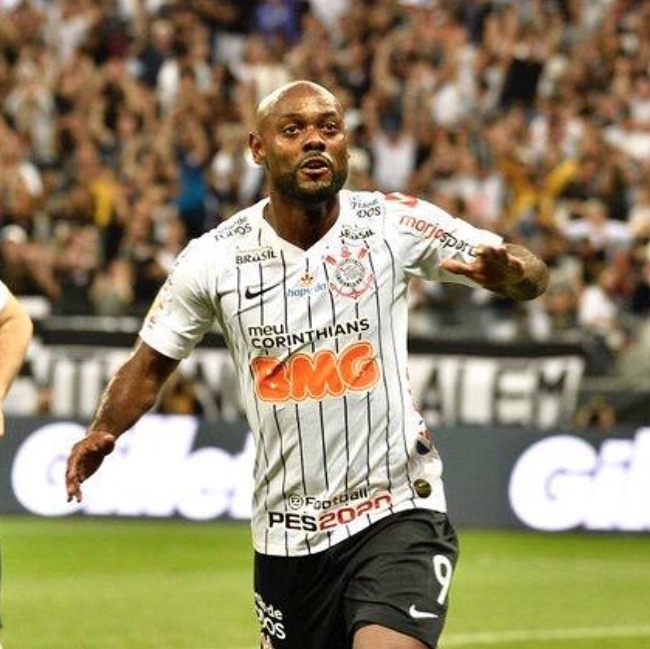 Vagner Love rescinde contrato com o Corinthians