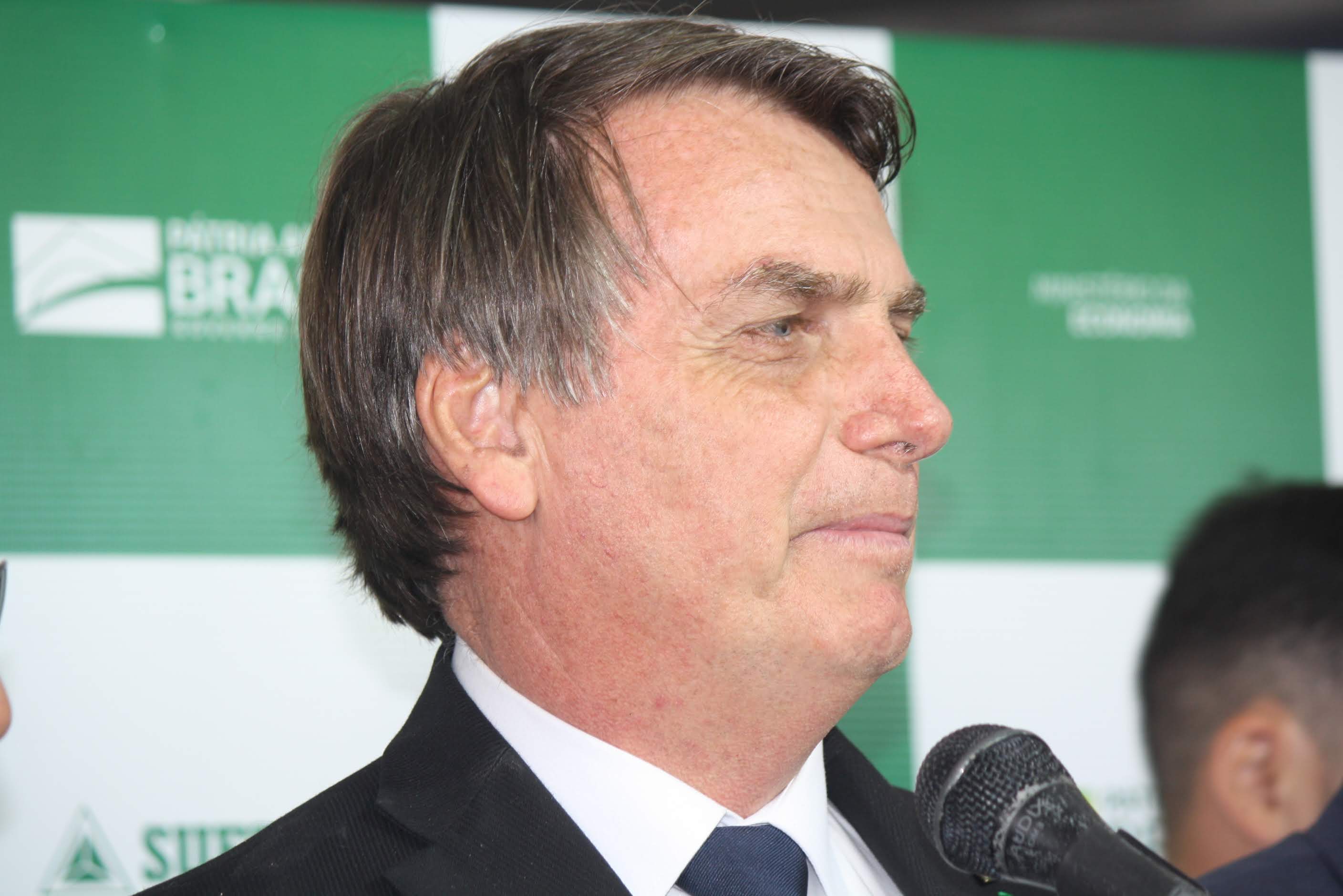 Bolsonaro ri de demora na divulgação de mortes por Covid: 'acabou matéria no Jornal Nacional'