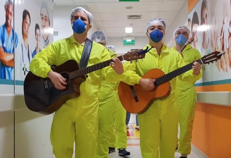 Musicoterapia é usada na recuperação de pacientes com Covid-19 no Hospital Delphina Aziz