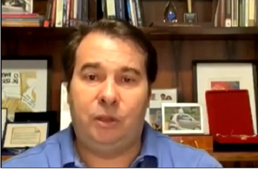 Rodrigo Maia diz que 'brincar com morte é perverso' após divulgação de dados discrepantes sobre coronavírus