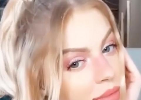 Luísa Sonza mostra habilidades com a bola em nova mansão