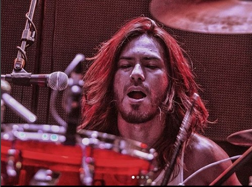 Baterista do CPM22, Japinha se pronuncia após conversa vazada com menor de idade