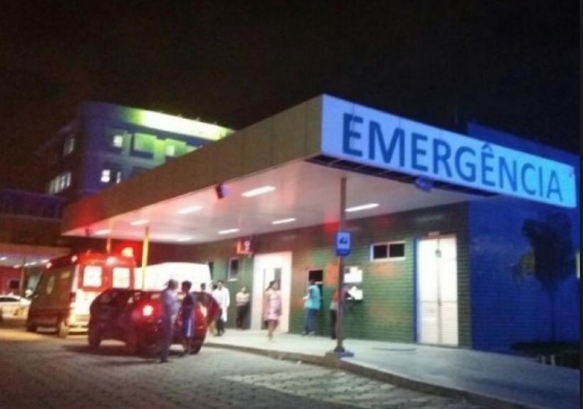 Homem fica agonizando no meio da rua ao ser baleado em Manaus