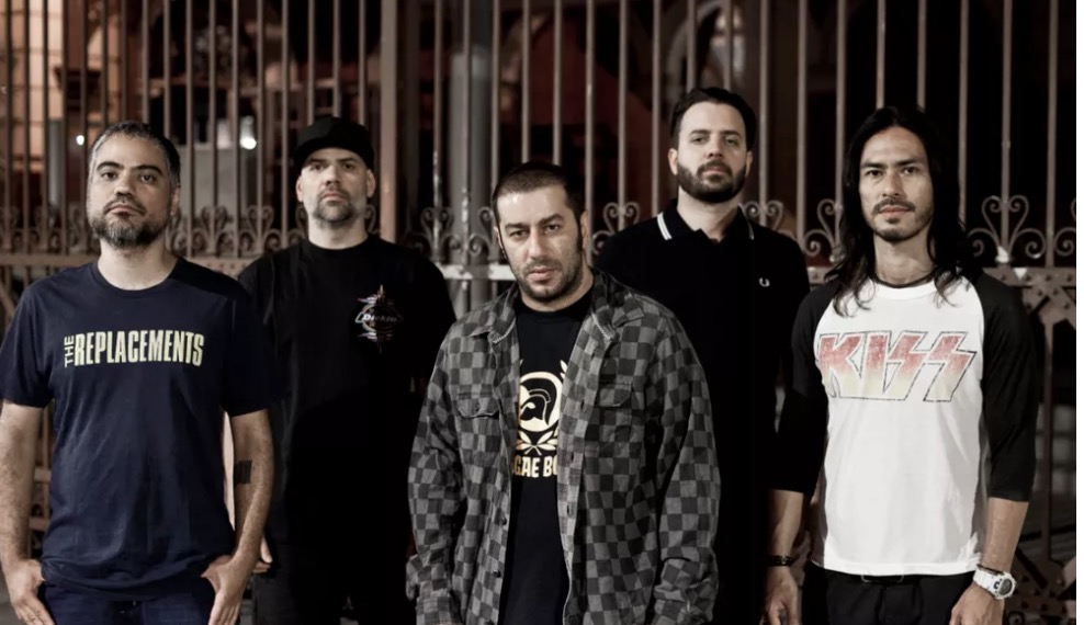 Vaza conversa de Japinha do CPM22 com menor de idade: 'já fez amor?'; veja prints