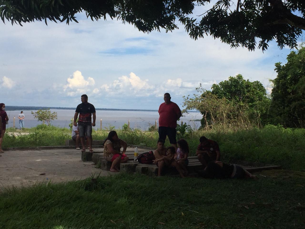 Criança de 3 anos morre afogada em praia de Manaus 