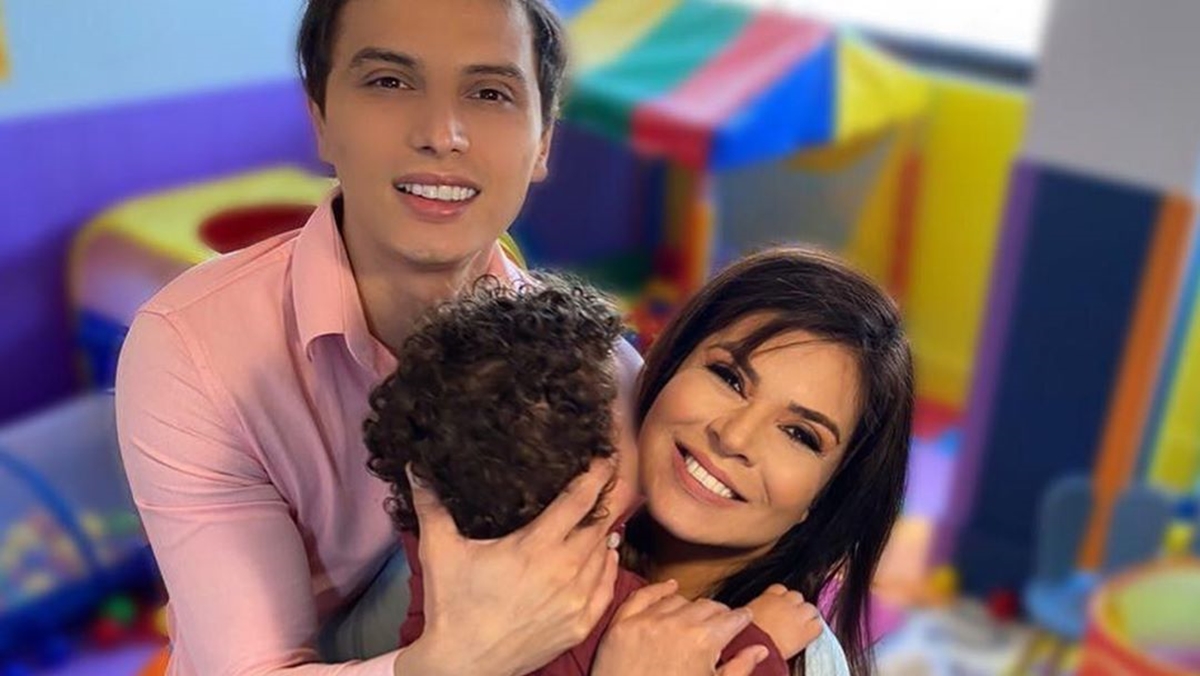 Mara Maravilha não mostra o rosto do filho nas fotos; saiba o motivo