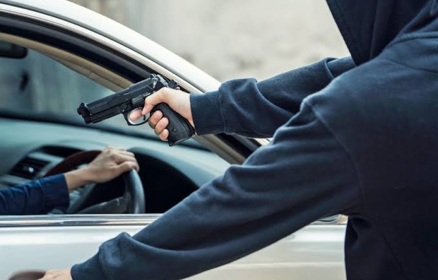 Com motorista de aplicativo como refém, trio toca terror em arrastões em Manaus