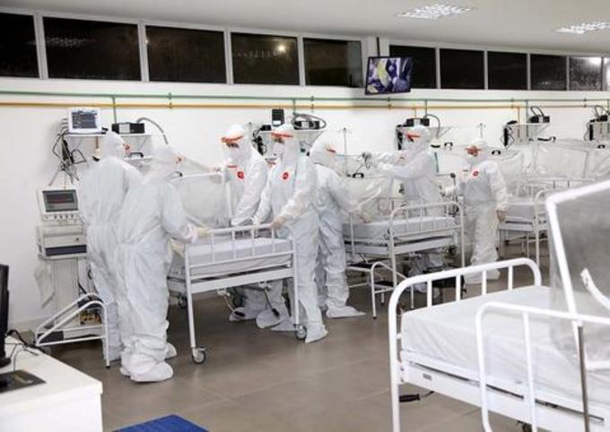 Polícia prende 33 pessoas que tentavam levar corpos de vítimas da Covid-19 de hospitais