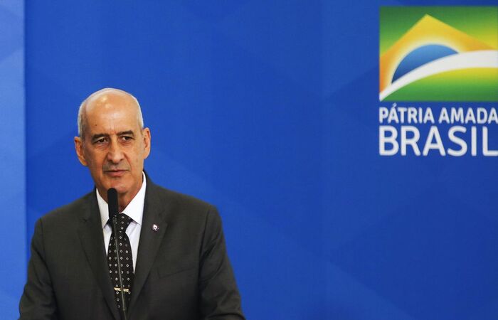 General Ramos nega risco de golpe militar, mas alerta oposição para 'não esticar a corda'