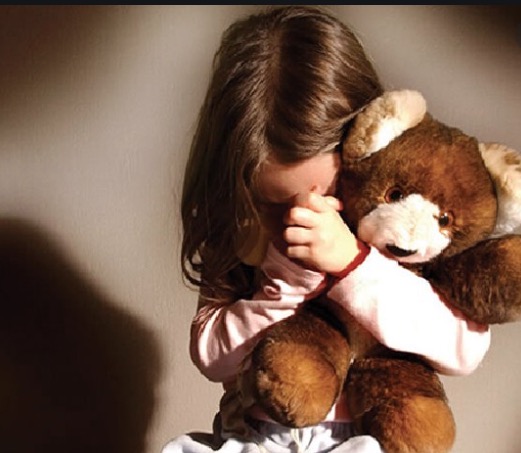 Em Manaus, pai vai parar na delegacia suspeito de estuprar a filha de 7 anos 