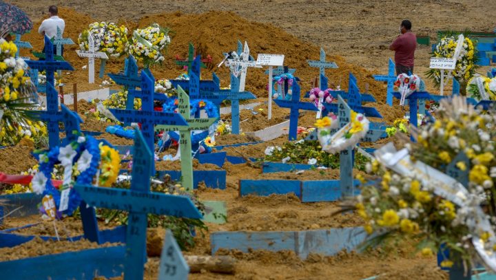 Número de sepultamentos de pessoas com Covid-19 caem em cemitérios de Manaus