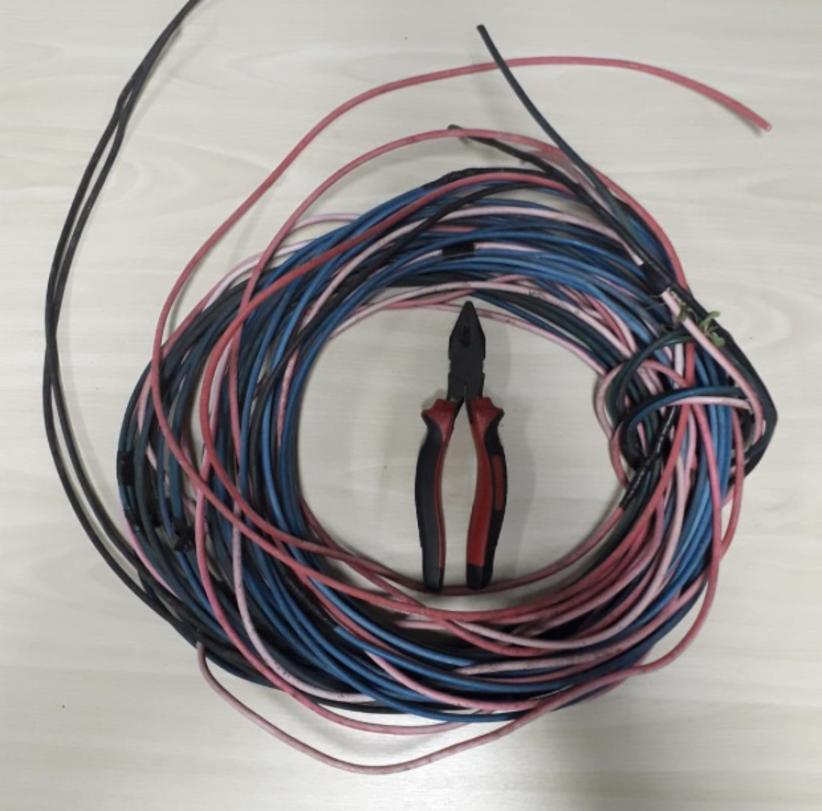 Dupla é presa roubando fios elétricos em avenida de Manaus 