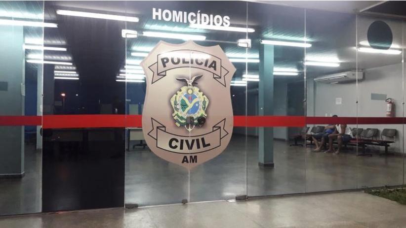 Suspeito de matar sargento da PM se apresenta em delegacia de Manaus 