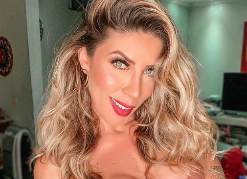 Ex-power couple Tati Minerato tem complicações após fazer cirurgia plástica 