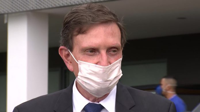 Crivella dá aval para volta do futebol e diz que Bolsonaro irá a jogo