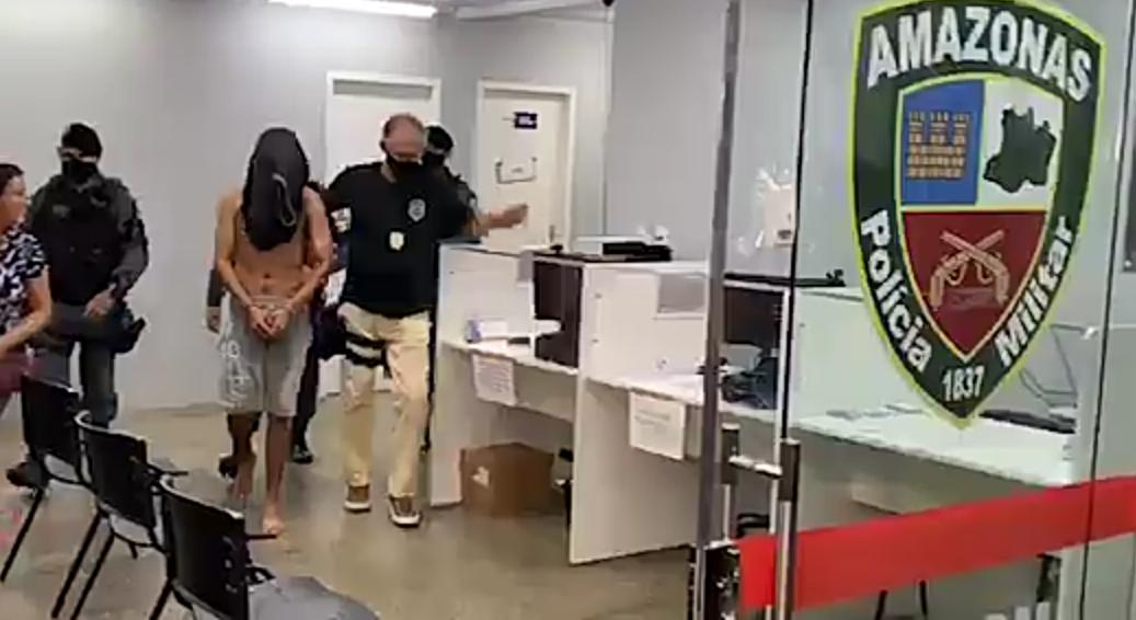 Homem é espancado por vizinhos suspeito de estuprar criança de 8 anos em Manaus