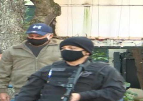 Veja vídeo do momento em que Fabrício Queiroz é preso em sítio de advogado