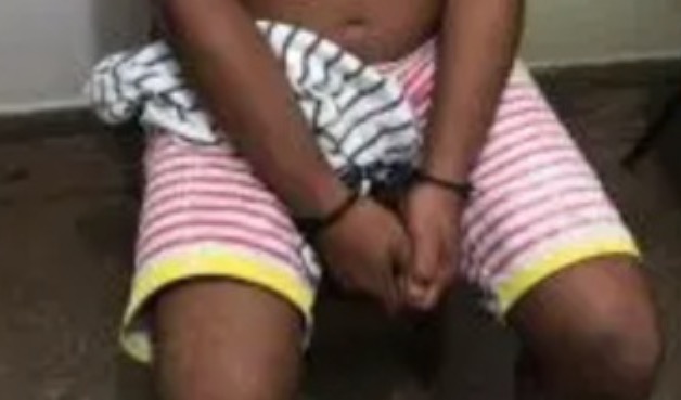 Com espingarda, homem invade casa e ameaça matar ex na frente dos filhos de 3 anos no Amazonas