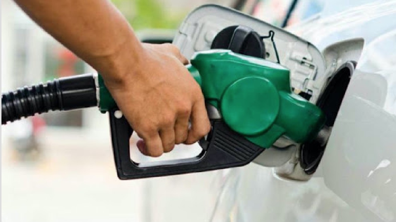 Preço da gasolina e do diesel vendidos nas refinarias aumenta