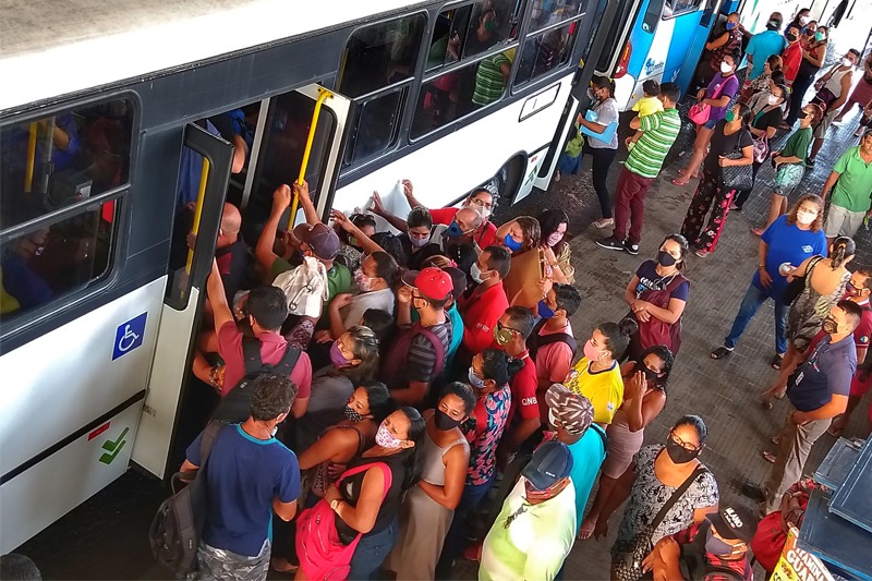 Defensoria quer aumento da frota de ônibus em Manaus; população em risco