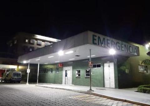 Rapaz invade hospital de Manaus ao fugir de homens armados e pacientes se desesperam