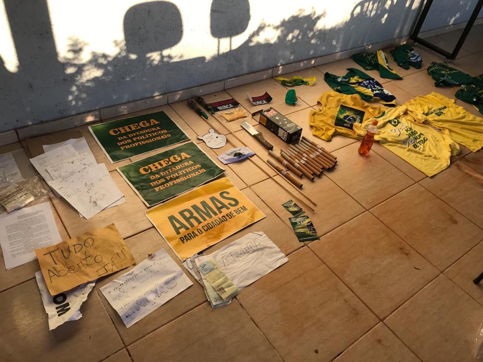 PC apreende arma e cadernos com planos de grupo extremista de Sara Winter