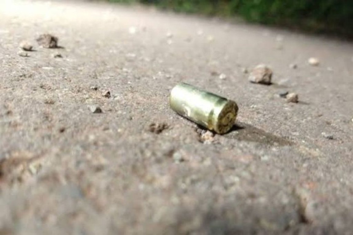 Homem leva três tiros na porta de casa em Manaus