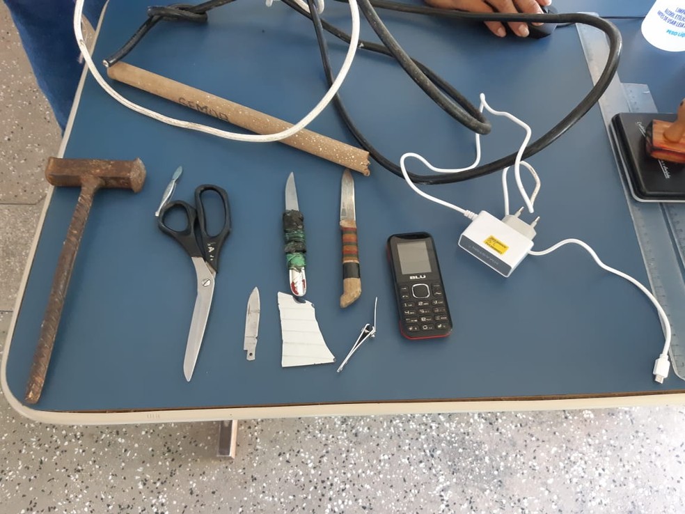 No Amazonas, detentos são flagrados com marreta e facas ao tentarem fugir da prisão