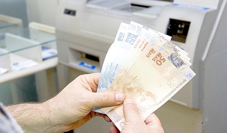 Governo autoriza pagamento da primeira parcela do 13º salário no Amazonas