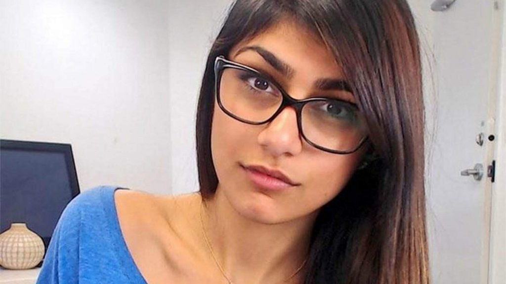 Mia Khalifa orienta jovens para não entrarem em indústria pornográfica