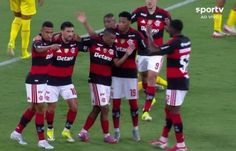 Flamengo vence Madureira por 3 a 0 e se aproxima da final do Carioca