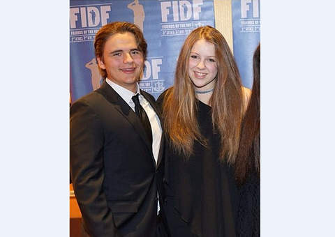 Para namorar filho de Michael Jackson, jovem assina acordo de confidencialidade