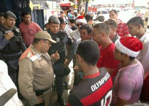 Taxistas fazem protesto e param trânsito na avenida Eduardo Ribeiro
