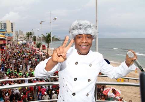 "Lepo Lepo" rende apenas R$200 e cantor do hit reclama 