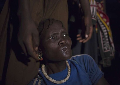 Meninas do Quênia sofrem em cerimônia de mutilação 