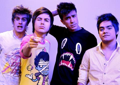 Confira o lyric vídeo de ¨Cara de Santa¨