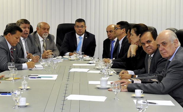 Josué Filho vai a Aleam e garante reajuste  de 14,6% para conselheiros