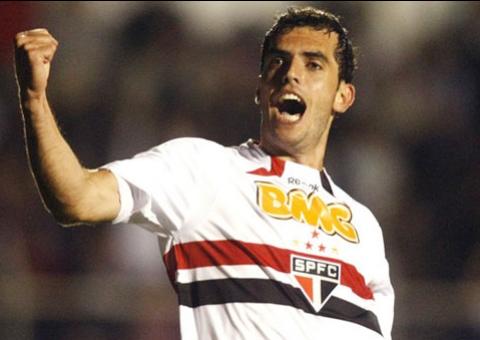 Com reservas, São Paulo se isola na liderança