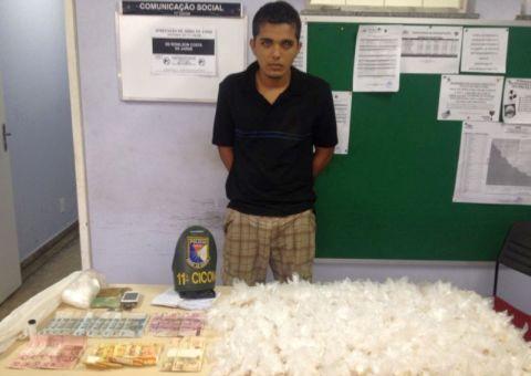 Traficante é preso com mais de 450 trouxinhas de oxi